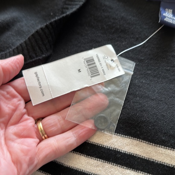 🌸Gap NWT cardigan size M. - Picture 10 of 17